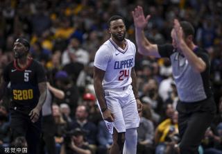 他的双响不 他的双响不