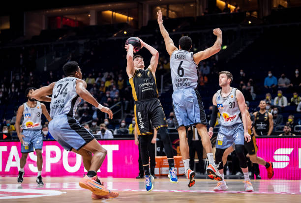 伦纳德和保 伦纳德和保