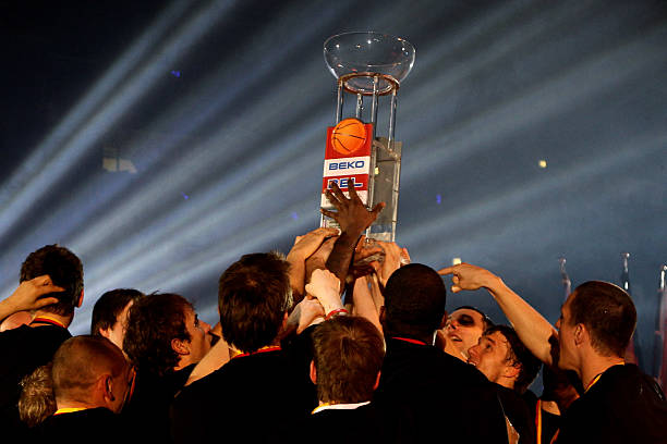 产生了深远 产生了深远